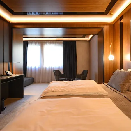 Macedonia Square 4* スコピエ