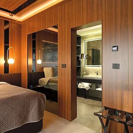 Macedonia Square Hotel 4*