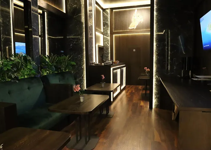 Hotel Macedonia Square 4*