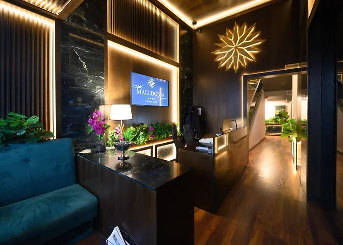Hotel Macedonia Square 4*