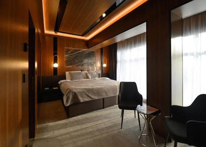 Hotel Macedonia Square 4*