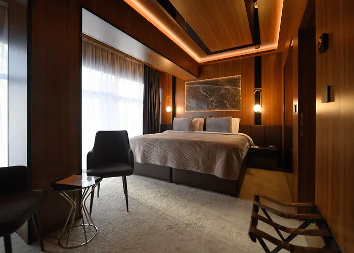 Hotel Macedonia Square 4*